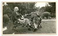 Dr & Mrs. J.G.W. Sieger. Bijenpark 1938